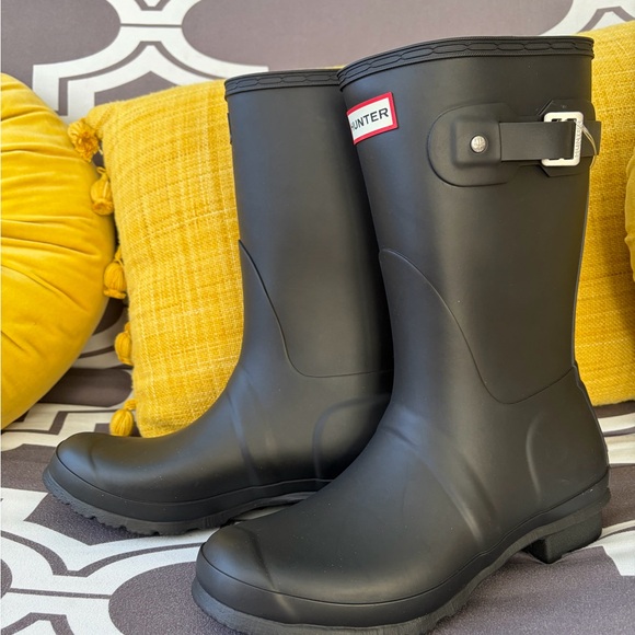 Hunter Classic Black Boots - Picture 2 of 12